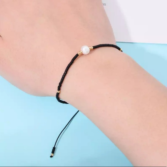 Handmade Minimalist Black Seed Bead Pearl Bracelet - Picture 5 of 5